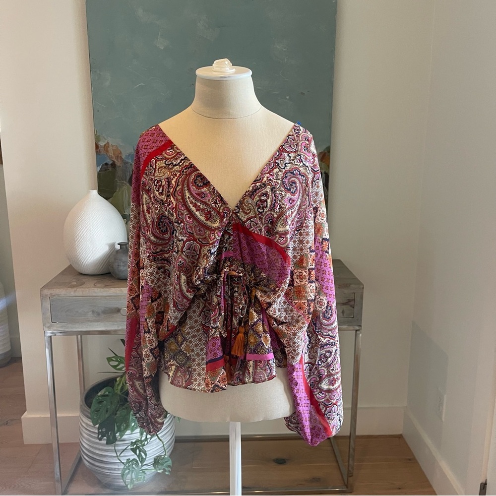 Aakaa Floral Tribal Print Long Sleeve Boho Light Blouse Tie in Front Open Back - Picture 2 of 7